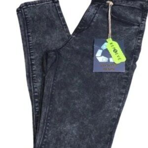 Indigo Rein | black acid wash skinny leg anklet jeans | curvy fit size 5